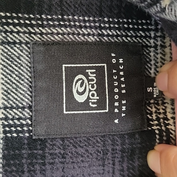 Rip Curl black and white button front flannel - Picture 5 of 8